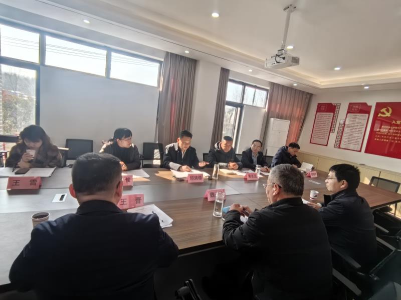 集團(tuán)副總經(jīng)理邱清德一行赴桐柏縣磨溝村調(diào)研并送新任駐村第一書記到崗